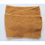 Kootud paks kollane sall